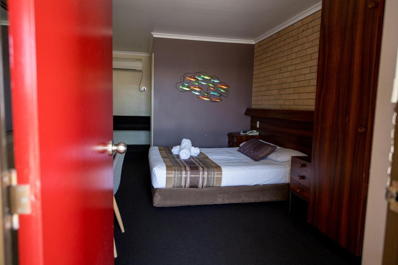 Sarina Motor Inn エクステリア 写真