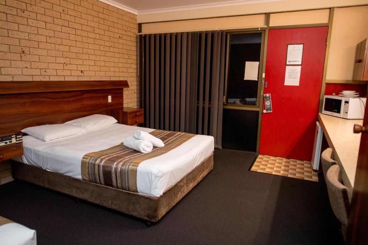 Sarina Motor Inn エクステリア 写真