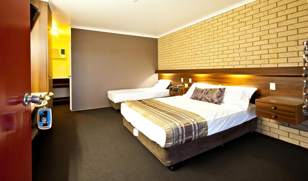 Sarina Motor Inn エクステリア 写真