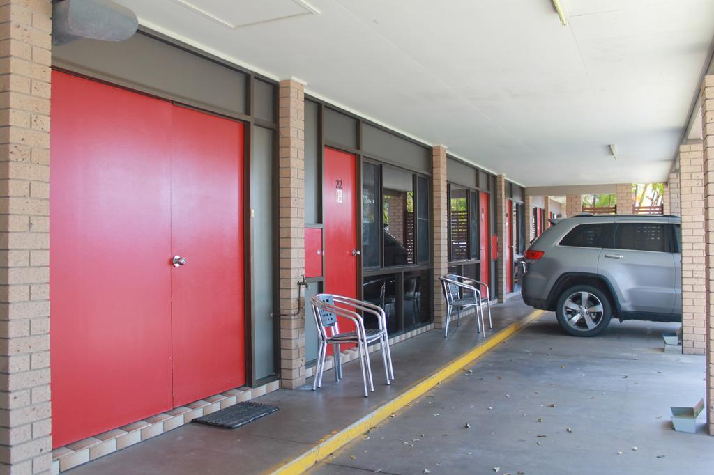 Sarina Motor Inn エクステリア 写真