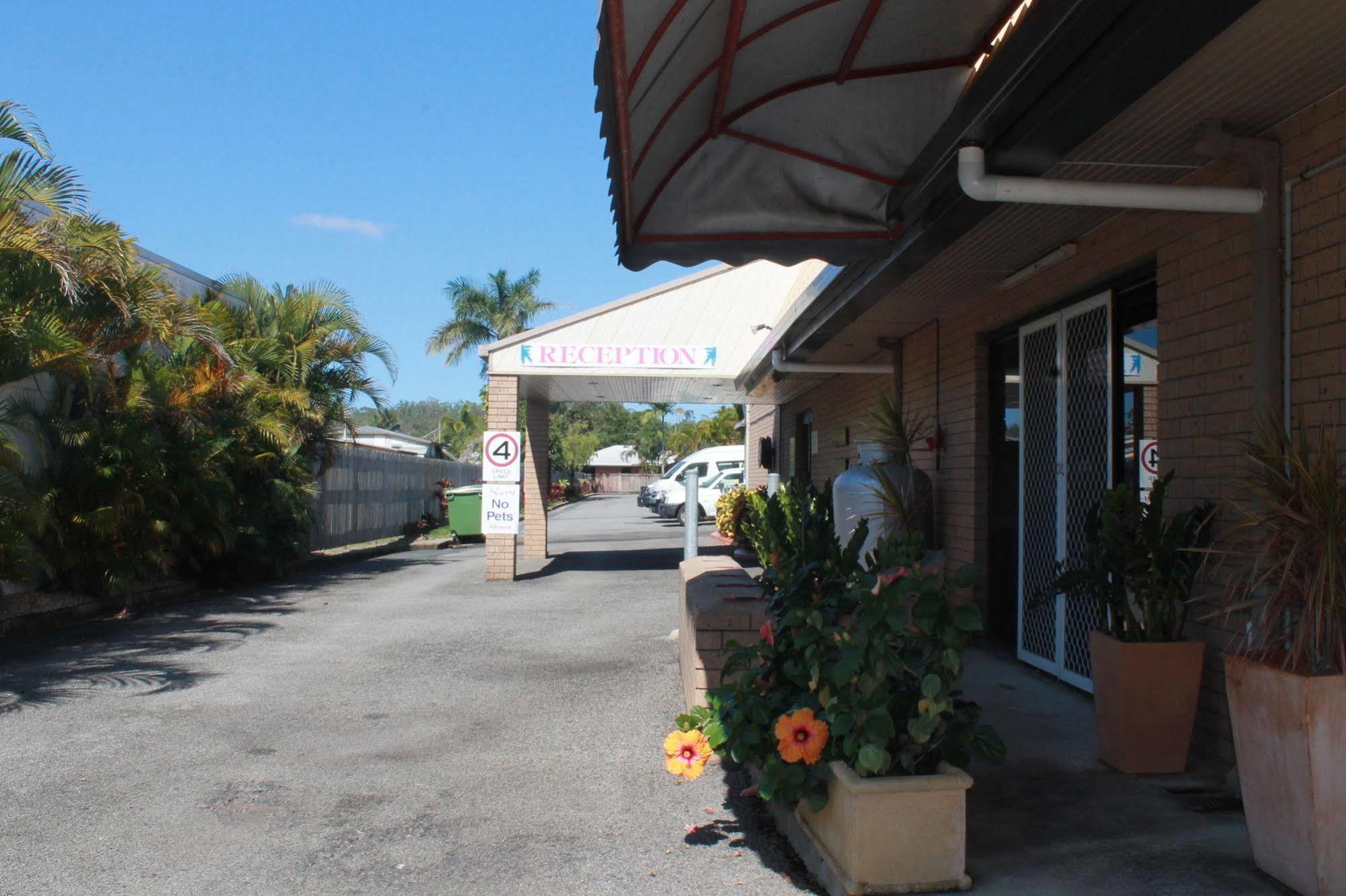 Sarina Motor Inn エクステリア 写真