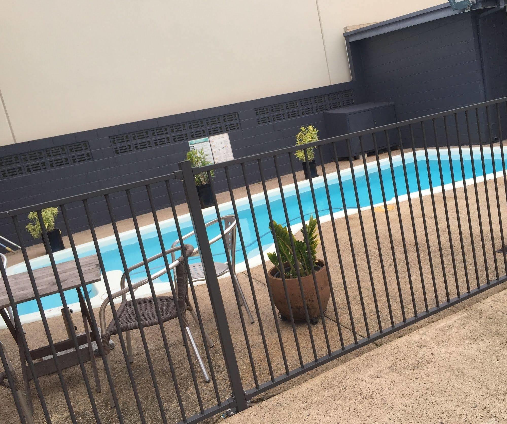 Sarina Motor Inn エクステリア 写真
