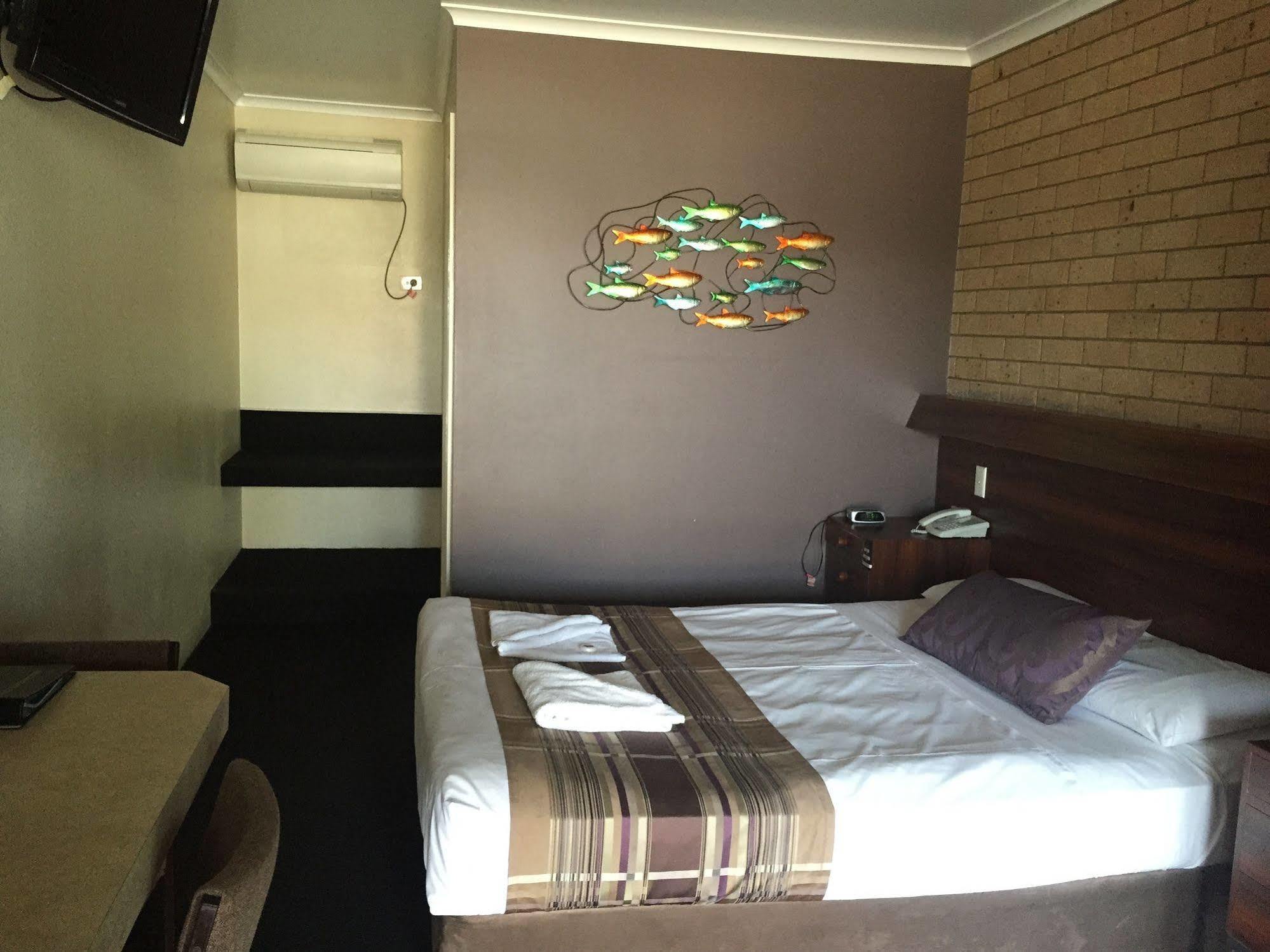 Sarina Motor Inn エクステリア 写真