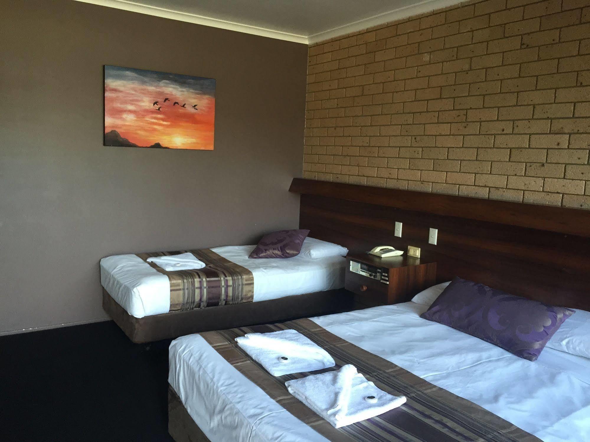 Sarina Motor Inn エクステリア 写真