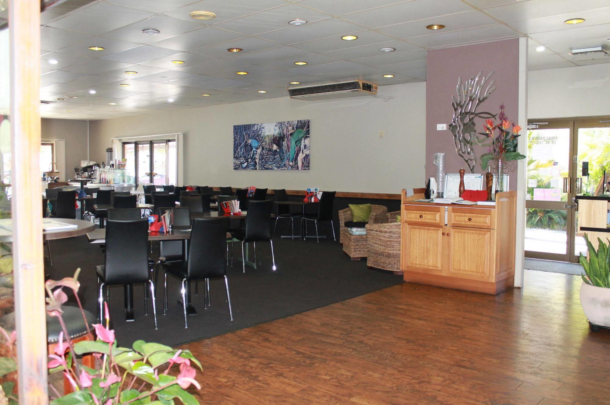 Sarina Motor Inn エクステリア 写真