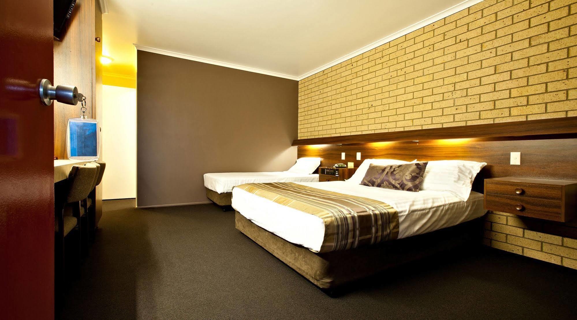 Sarina Motor Inn エクステリア 写真