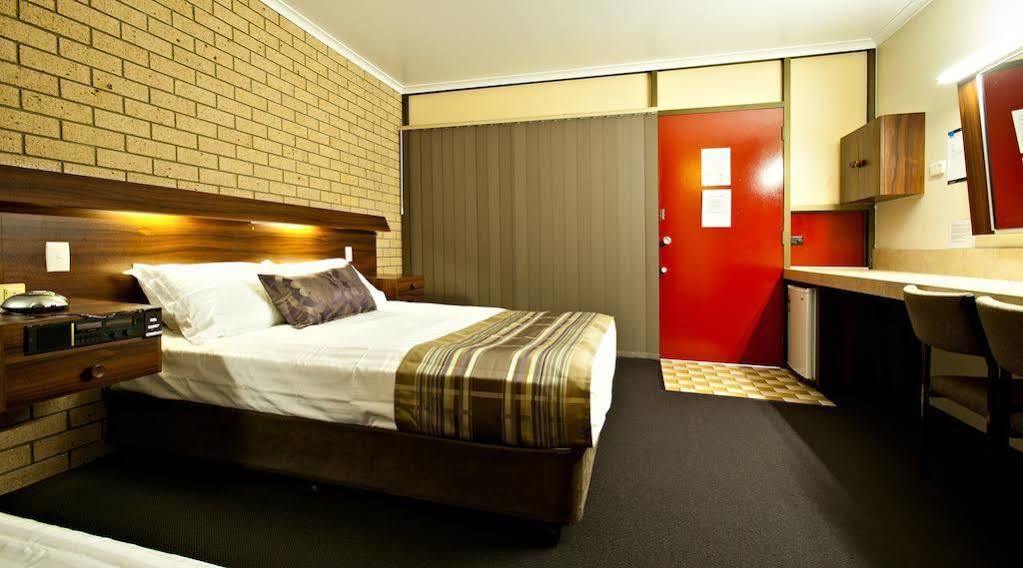 Sarina Motor Inn エクステリア 写真